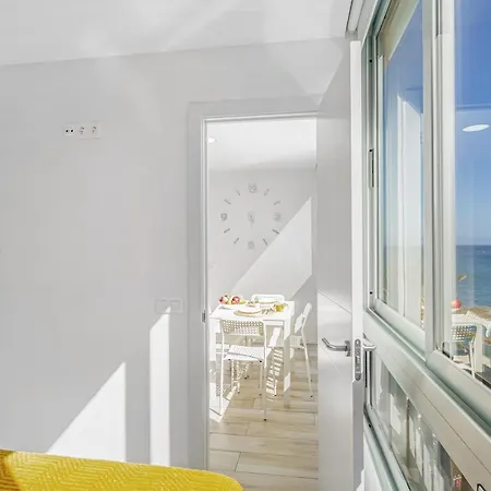 Newly Refurbished Beachfront Appartement