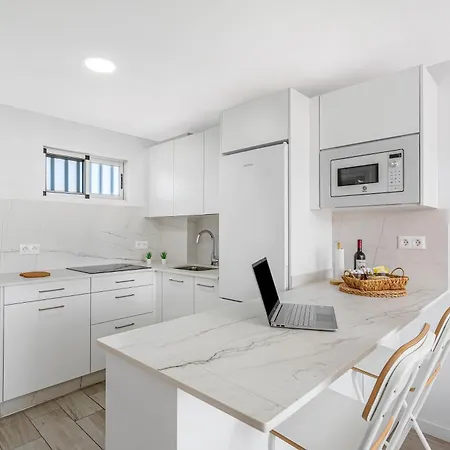 Newly Refurbished Beachfront Appartement