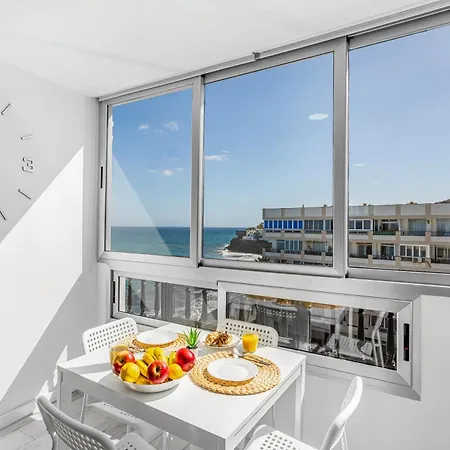 Newly Refurbished Beachfront Appartement