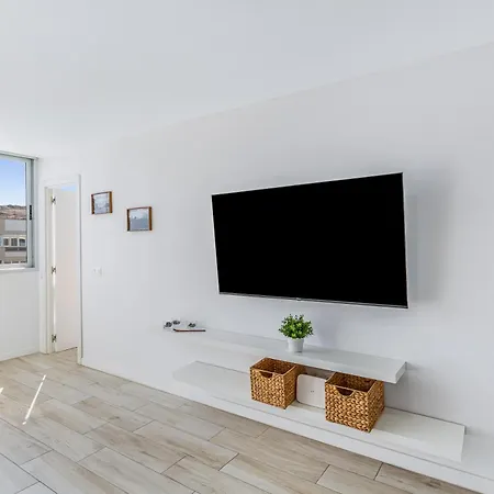 Newly Refurbished Beachfront Appartement San Bartolomé