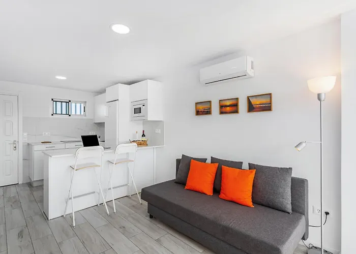 Newly Refurbished Beachfront Appartement