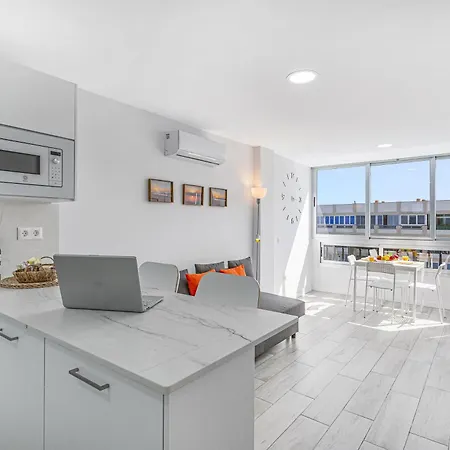 Newly Refurbished Beachfront Διαμέρισμα San Bartolomé