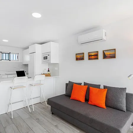 Newly Refurbished Beachfront Apartment