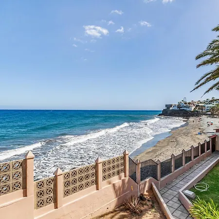 Newly Refurbished Beachfront Διαμέρισμα *