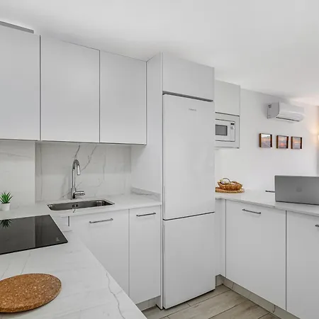 Newly Refurbished Beachfront Appartement